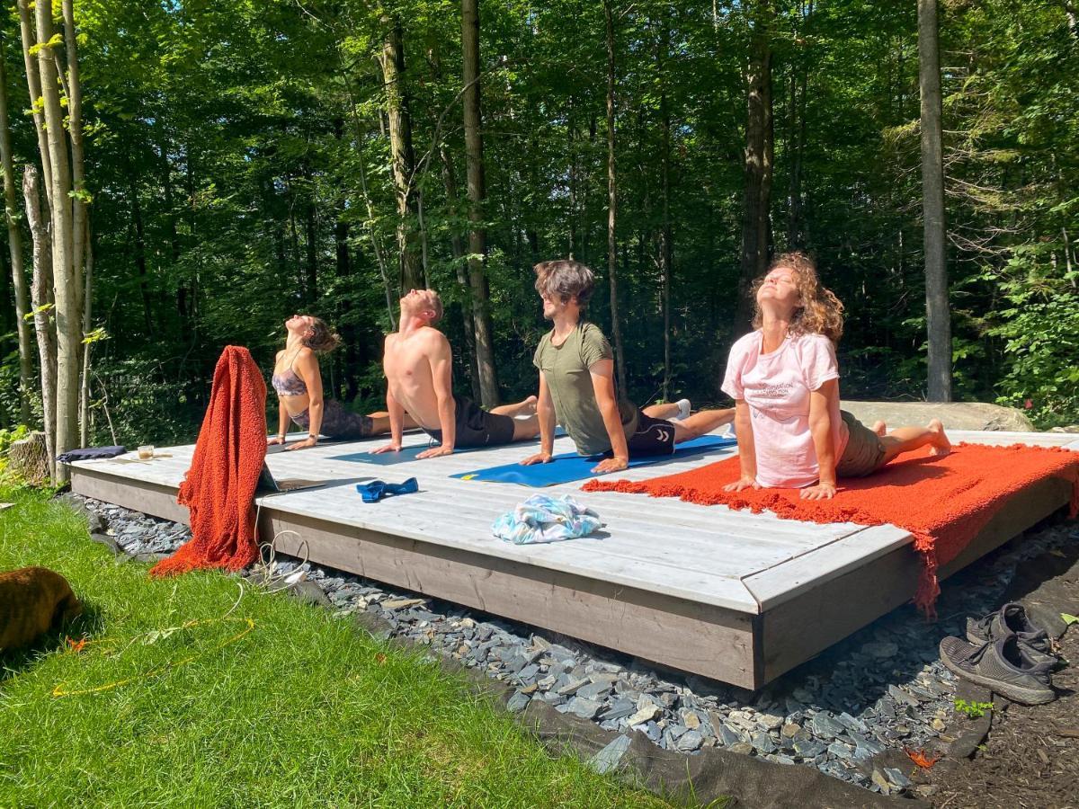 Bed and Breakfast Le Camp Cache Shefford Экстерьер фото