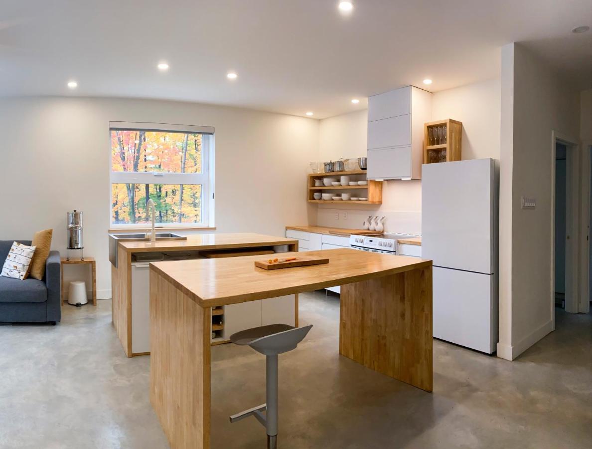 Bed and Breakfast Le Camp Cache Shefford Экстерьер фото